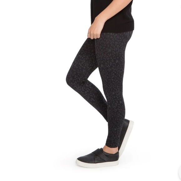 SPANX Pants - SPANX Look At Me Now Seamless Leggings Black Cheetah Print Women’s Size L
